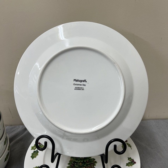 Set Of 4 Pfaltzgraff Christmas Day Salad & Dinner Plates FS Benefits Charity - Picture 3 of 7
